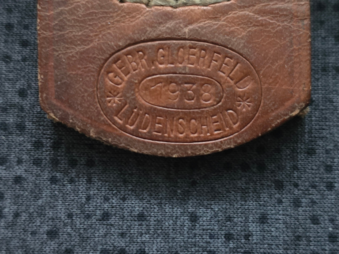 Koppelschloss Wehrmacht mit Lederlasche Firma Gebr. Gloerfeld Lüdenscheid 1938