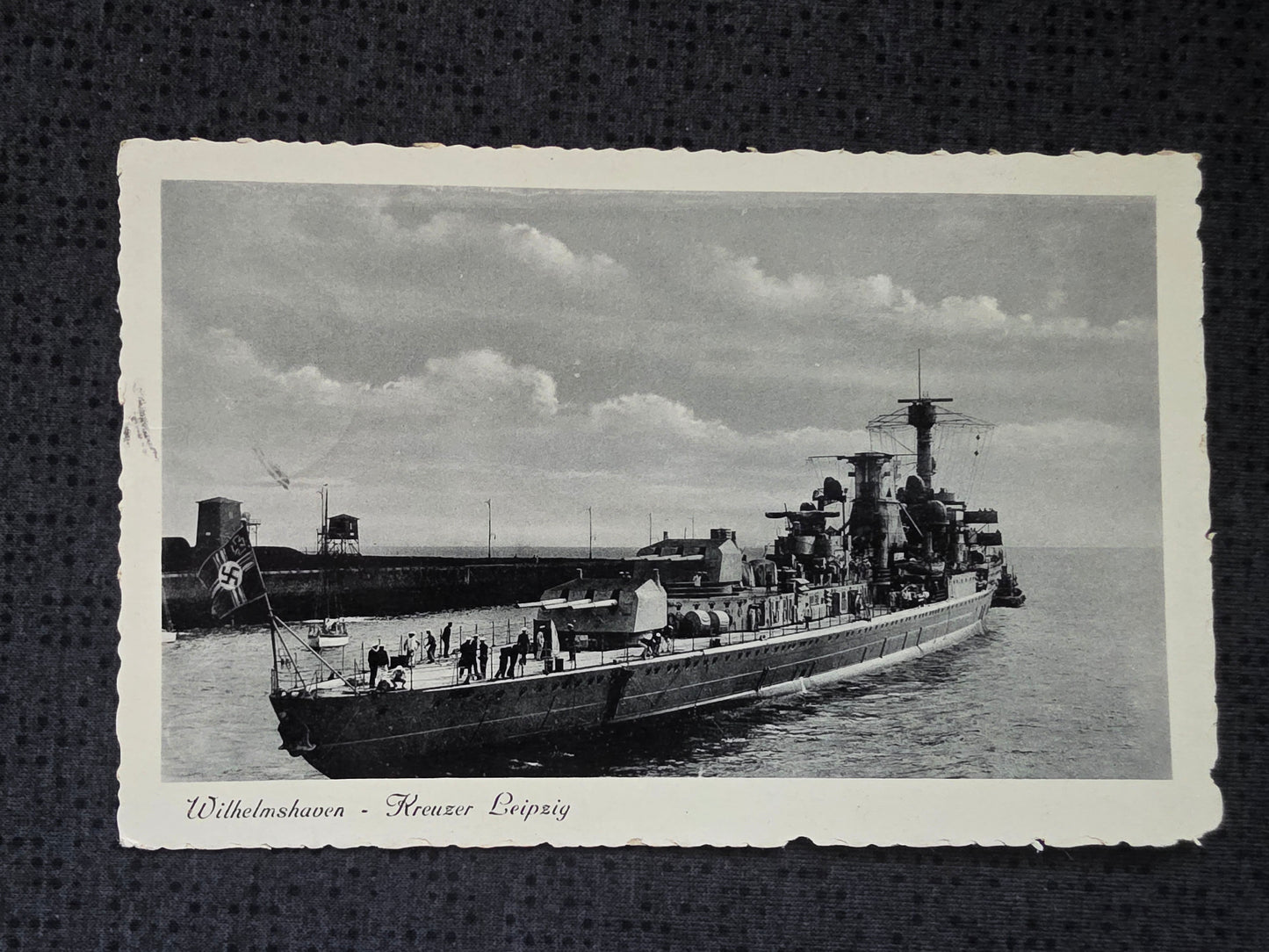 Foto-Postkarte Ansichtskarte Kriegsmarine Kreuzer Leipzig Wilhelmshaven