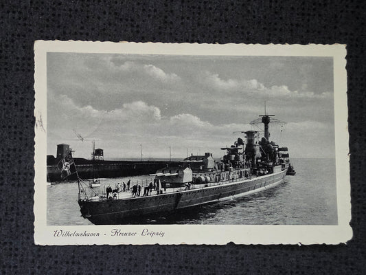 Foto-Postkarte Ansichtskarte Kriegsmarine Kreuzer Leipzig Wilhelmshaven