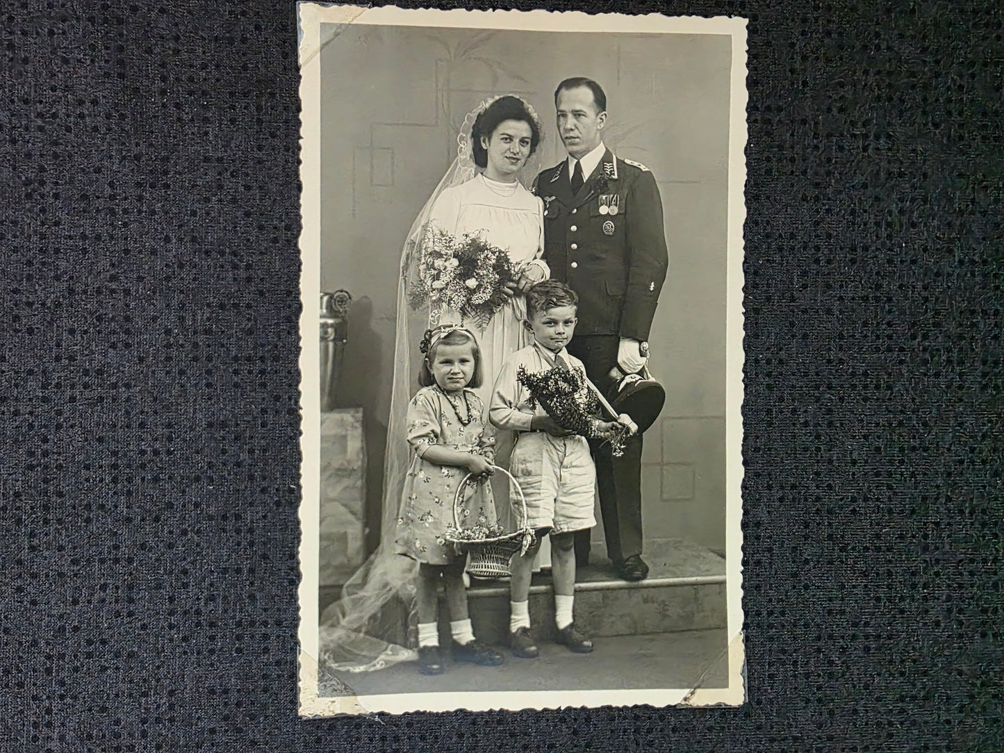Foto-Ansichtskarte Postkarte Portrait Hochzeit Oberfeldwebel Luftwaffe viele Auszeichnungen