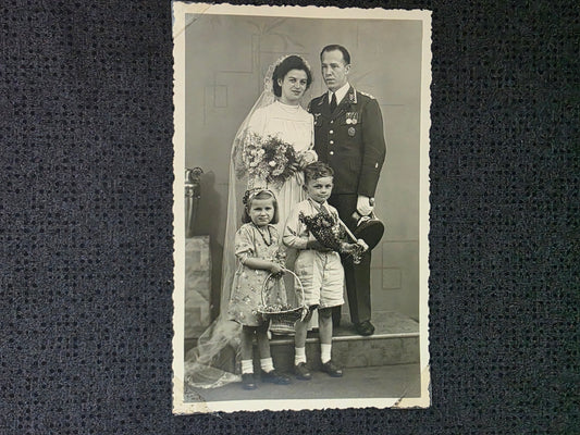 Foto-Ansichtskarte Postkarte Portrait Hochzeit Oberfeldwebel Luftwaffe viele Auszeichnungen