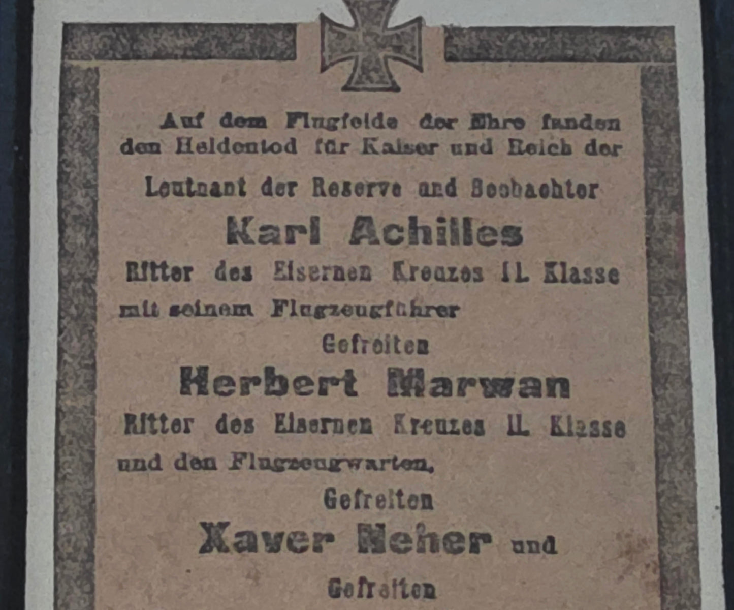 Trauer & Ehrentafel für gefallene Flieger WK I Hannoversche Kurier Gedenkanzeige Bomberstaffel 8 Eiserner Rahmen mit Wappen