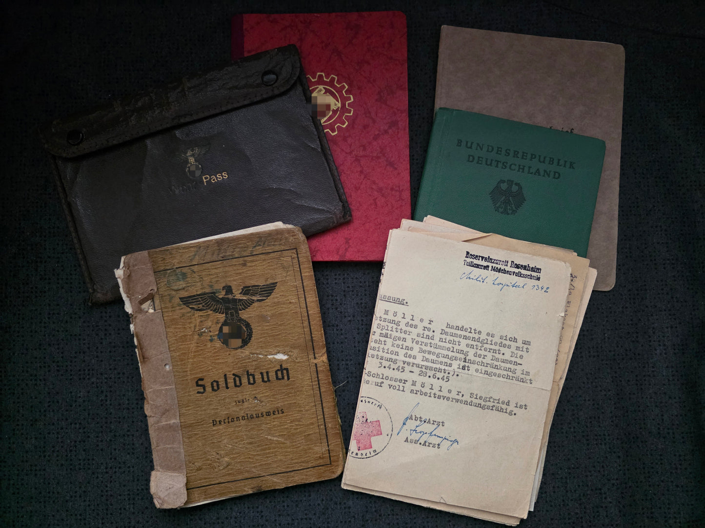 Großes Konvolut Soldbuch + Wehrpass Tasche + Mitgliedsbuch DAF + Dokumente