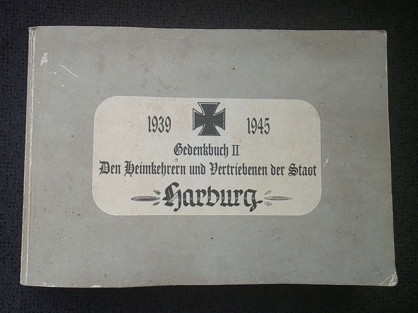 Gedenkbuch den Heimkehrern und Vertriebenen der Gemeinde Harburg RAR - www.mmilitaria.com