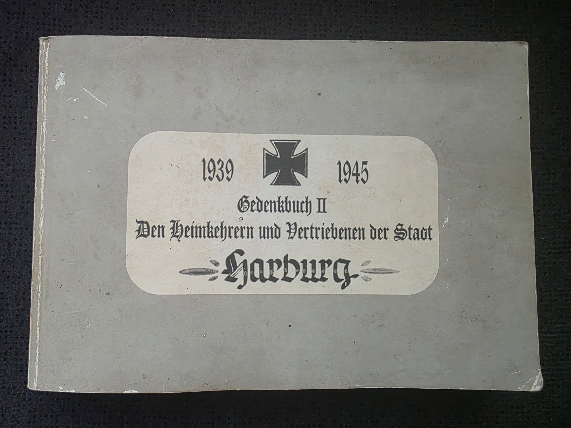 Gedenkbuch den Heimkehrern und Vertriebenen der Gemeinde Harburg RAR - www.mmilitaria.com