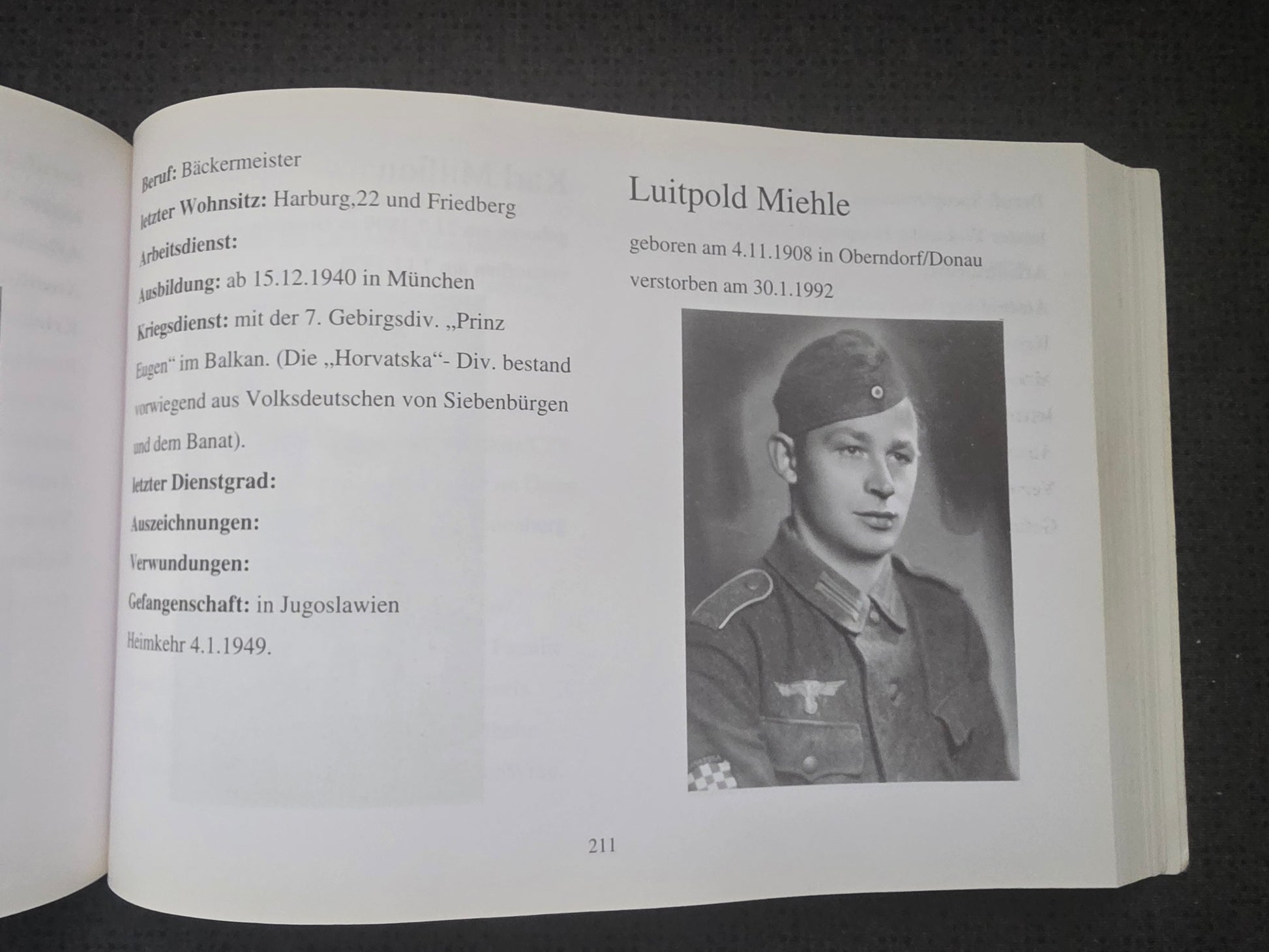 Gedenkbuch den Heimkehrern und Vertriebenen der Gemeinde Harburg RAR - www.mmilitaria.com