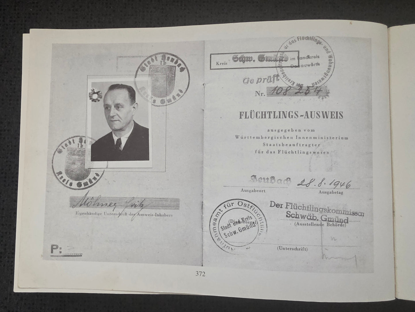 Gedenkbuch den Heimkehrern und Vertriebenen der Gemeinde Harburg RAR - www.mmilitaria.com